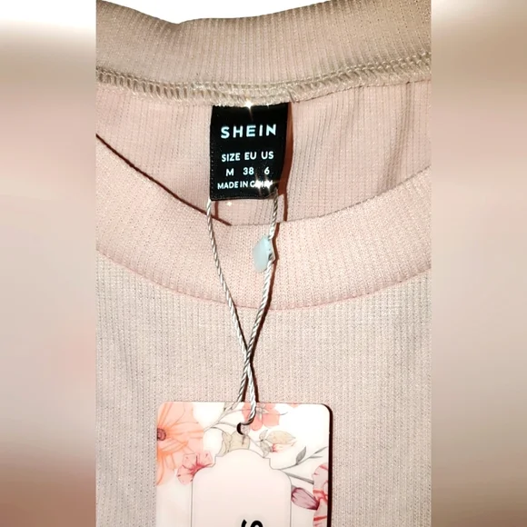 Shein Ribbed Crop Tee with Oversized Bow, medium/6, NWT - Picture 7 of 7